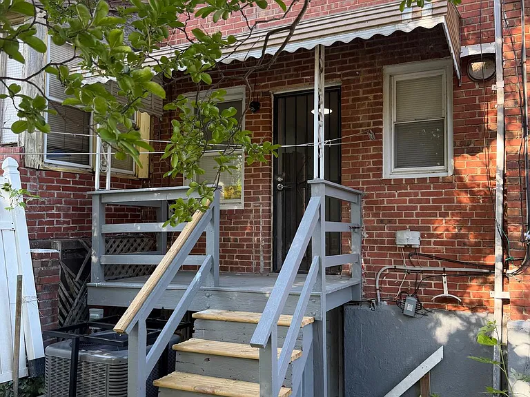 302 Denison St — Photo 2