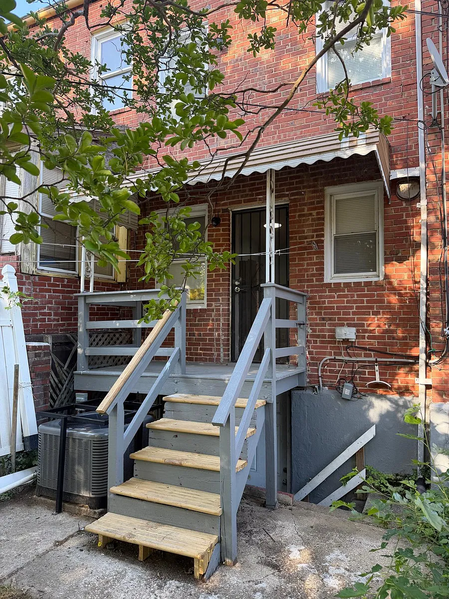 Building Photo - 302 Denison St