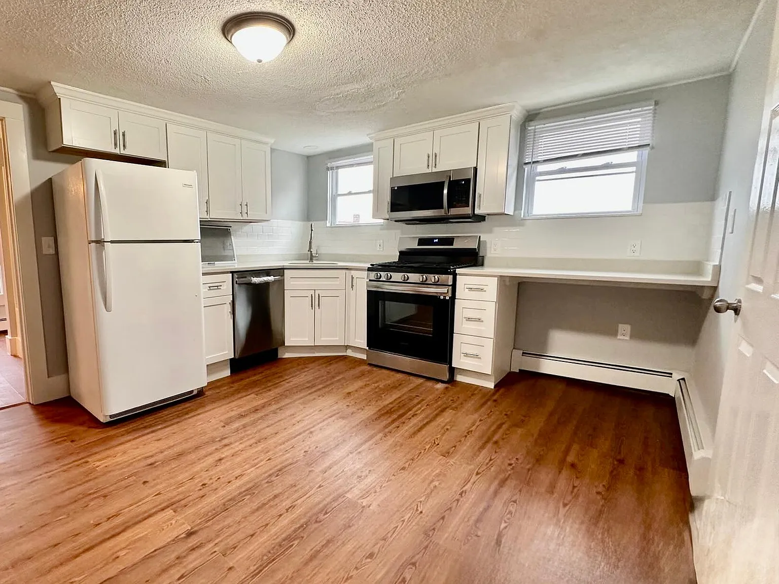 2 bed, 1009 sqft, $1,700 — Photo 3