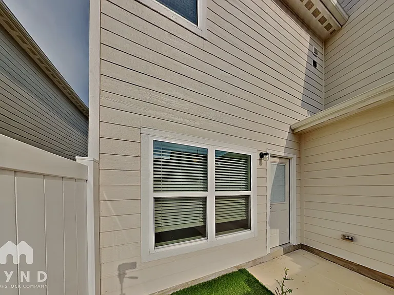 10846 Emerick St — Photo 17