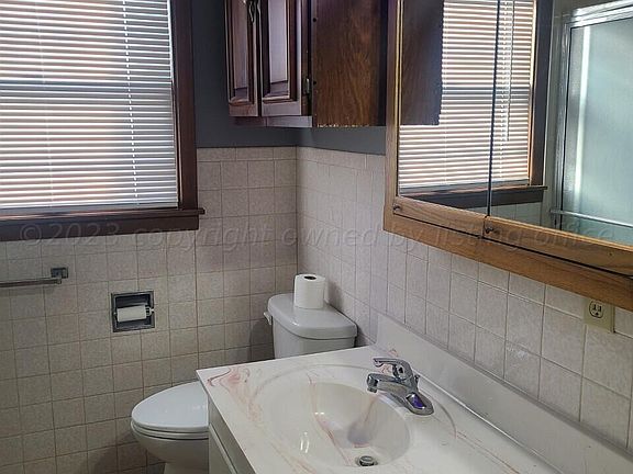4th image of 2210 Williston St