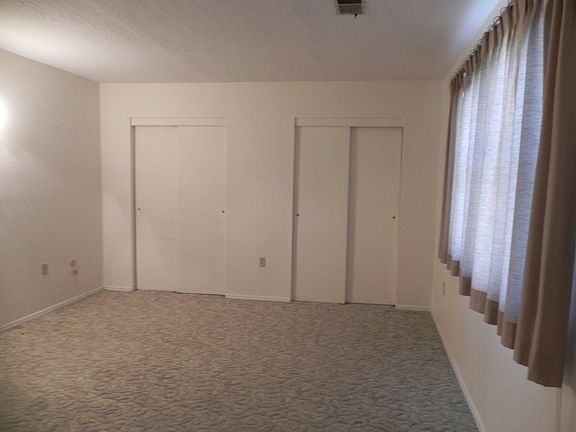 4th image of 1052 E Whinnery Ave