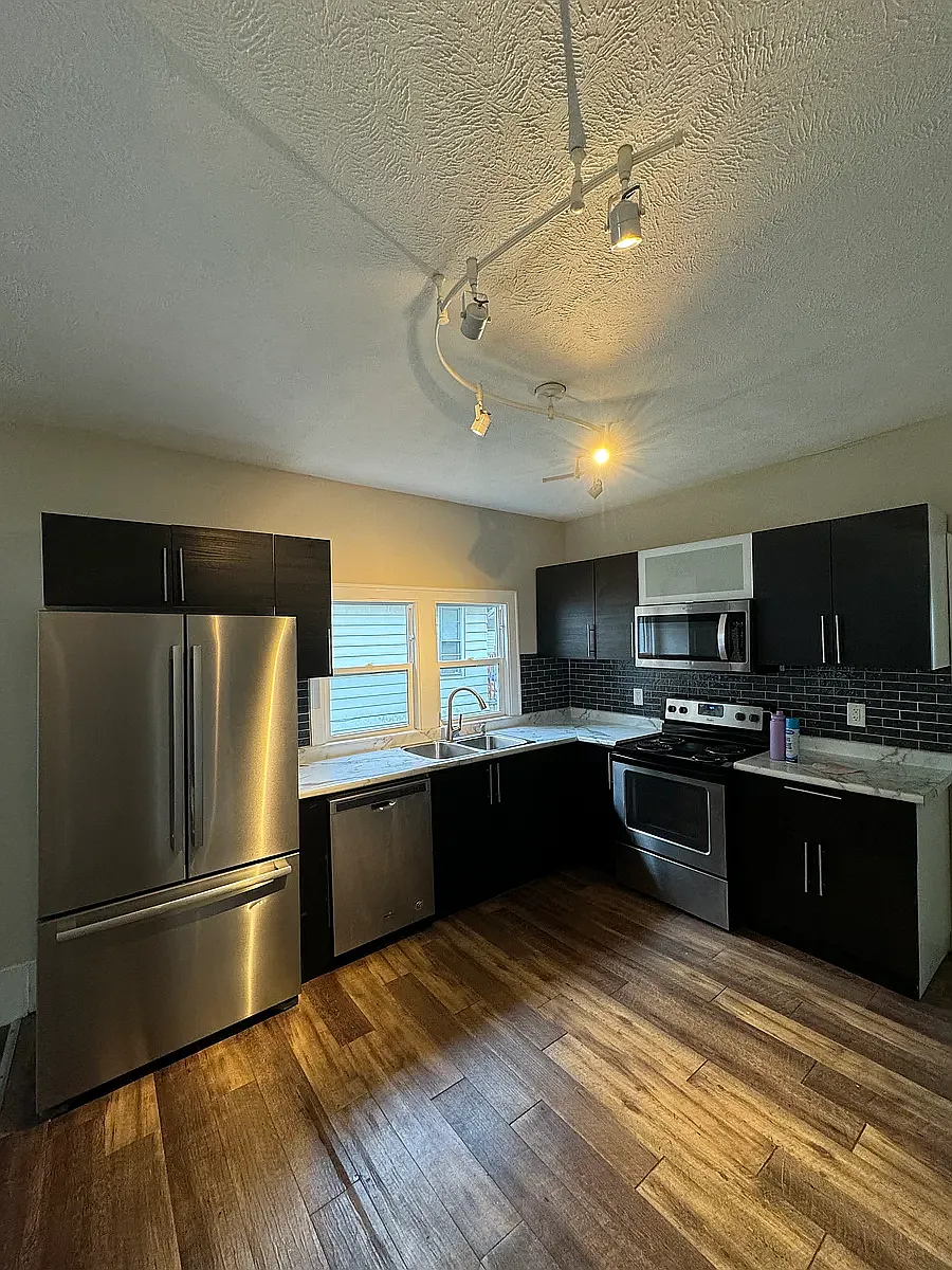 Kitchen - 1111 Lincoln Ave NW