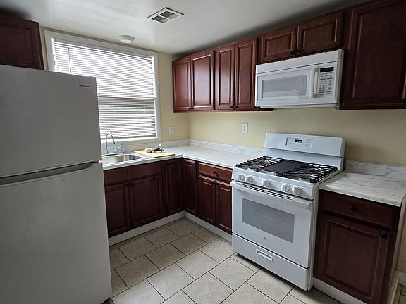 2nd image of 648 Elm St #2