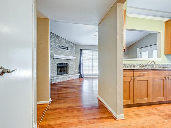 4th image of 2605 Underwood Ln