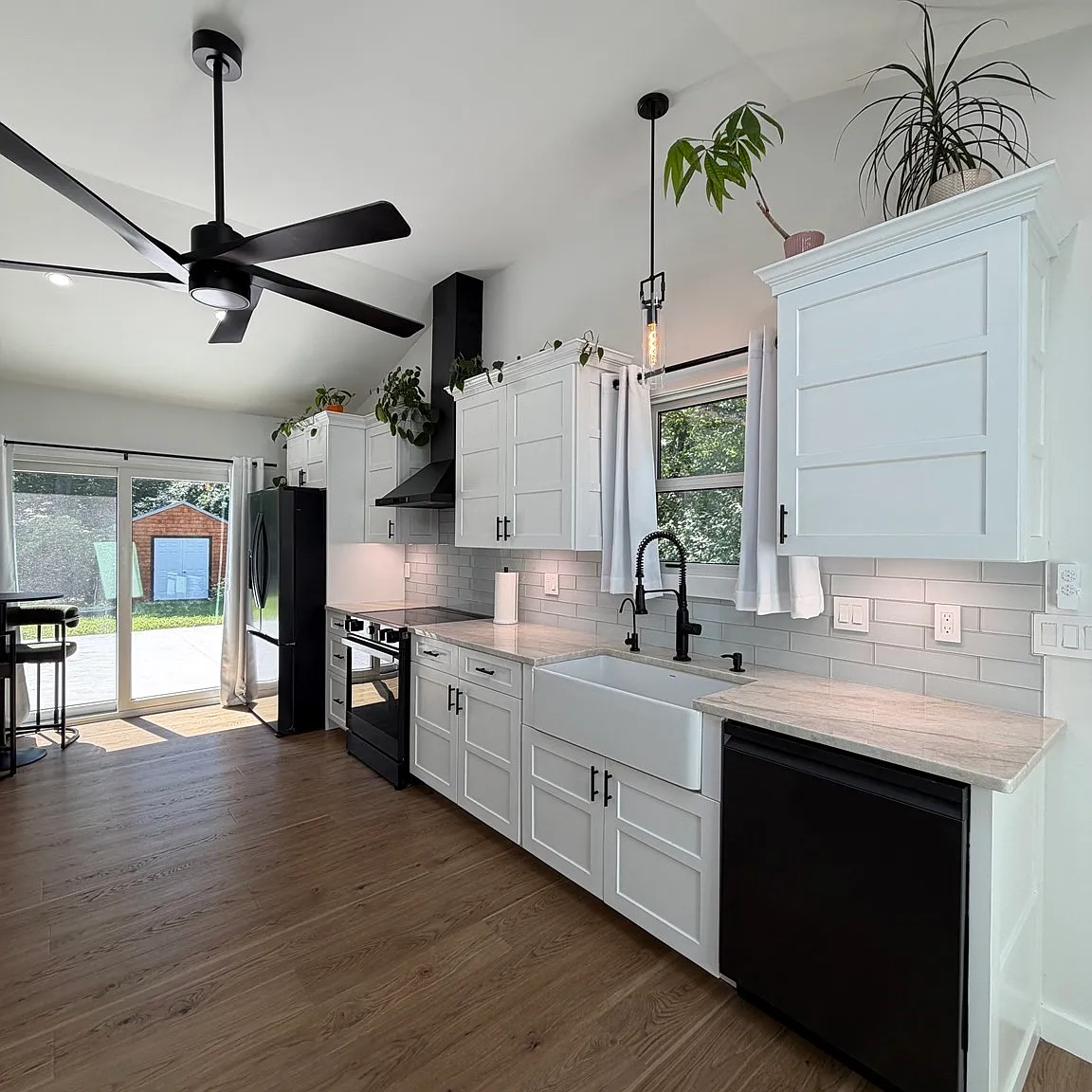 1 bed, 1.0 bath, 600 sqft, $2,500 — Photo 1