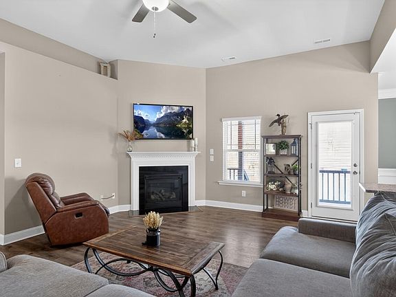 4th image of 28 Rock Oak Ct