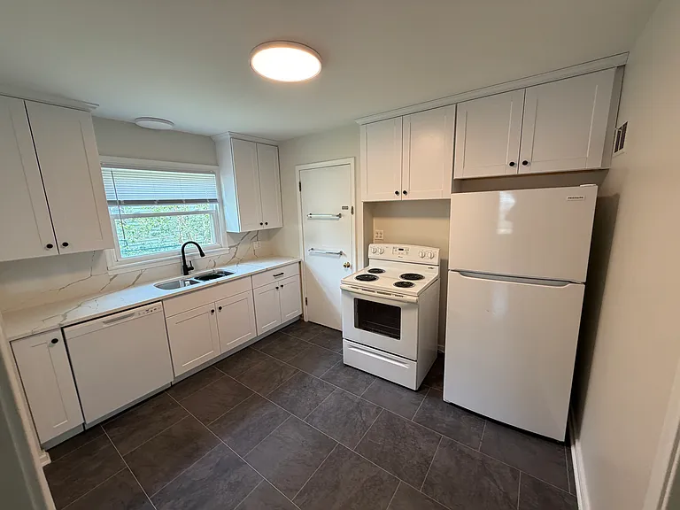 1732 Ford Pkwy — Photo 1