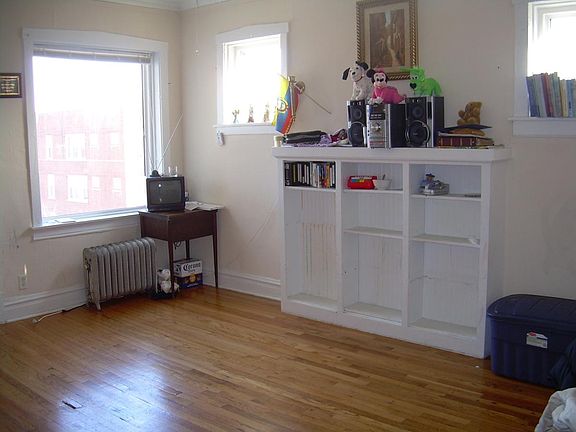 2nd image of 4500 N Sawyer Ave APT 2