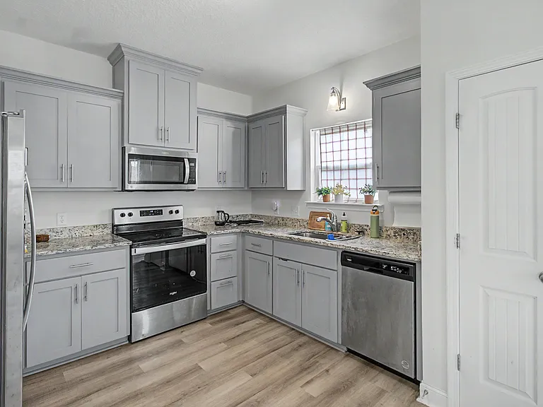 1246 Grayson Ave — Photo 6