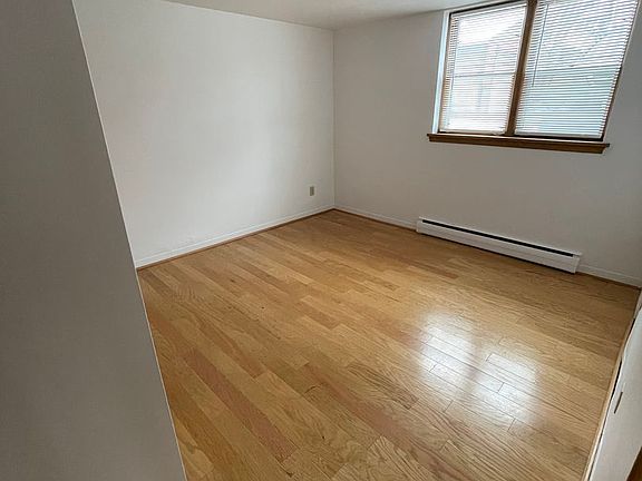 4th image of 716 W 38th St APT 2