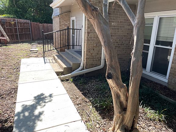 2nd image of 2724 Meadowstone Ct