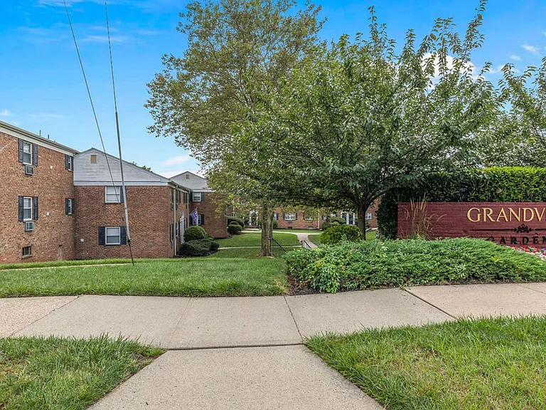 Grandview Gardens — Photo 67