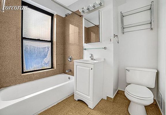 5th image of 226 E 53rd St APT 3B