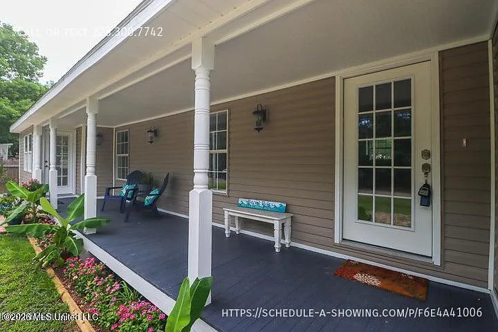 912 Maple St — Photo 2