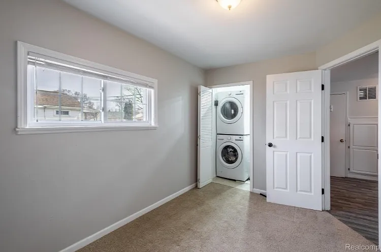 1377 Allen St — Photo 7