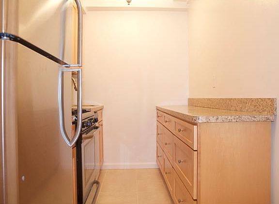 2nd image of 80 William St APT Lf