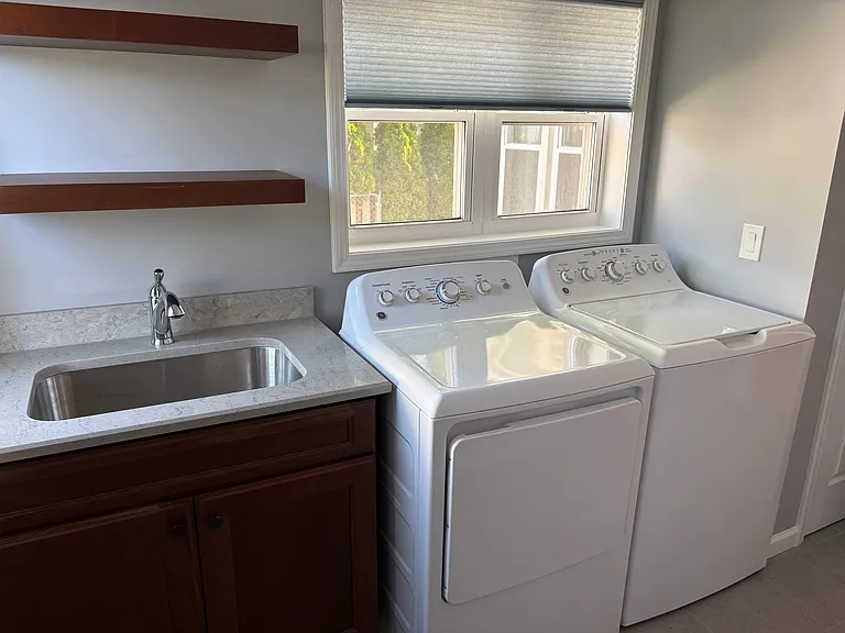 310 Yerkes St — Photo 9