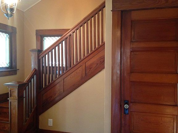 3rd image of 403 W 7th St