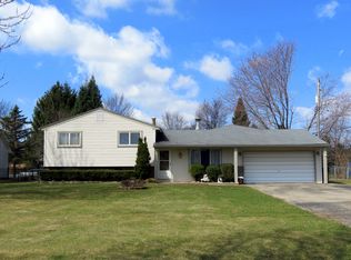 28567 Pontiac Trl, South Lyon, MI