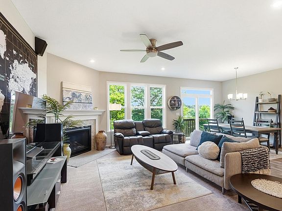 3rd image of 1702 Skyview Dr