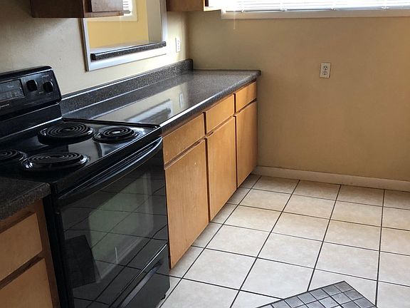 5th image of 4521 Pershing Dr