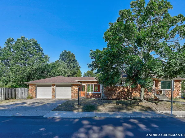 805 Cutler St, Grand Haven, MI 49417