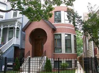 1823 W Barry Ave, Chicago, IL 60657