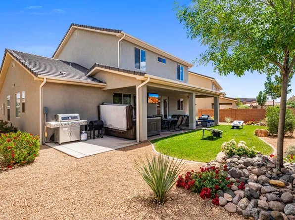 379 N Puerta Dr, Washington, UT 84780