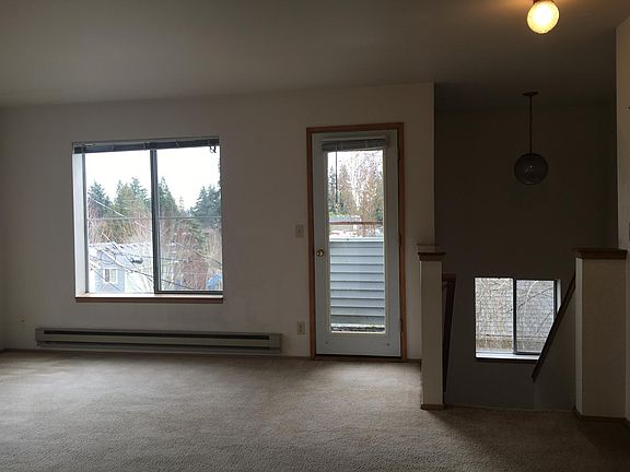 3rd image of 12054 Roosevelt Way NE APT B204