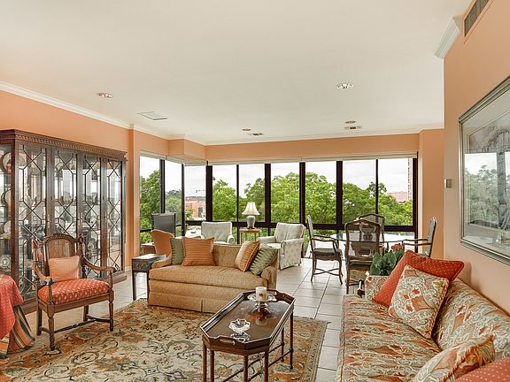 4th image of 4001 N New Braunfels Ave APT 408
