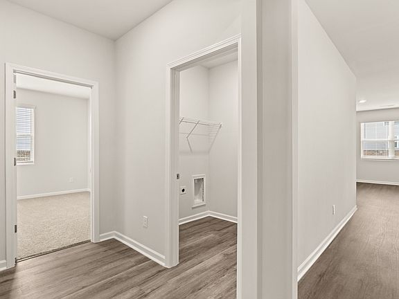 4th image of 660 Whitman Ln