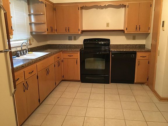 3rd image of 8831 W Hawthorne Ave