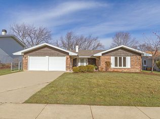 1030 Nottingham Ln, Hoffman Estates, IL 60169