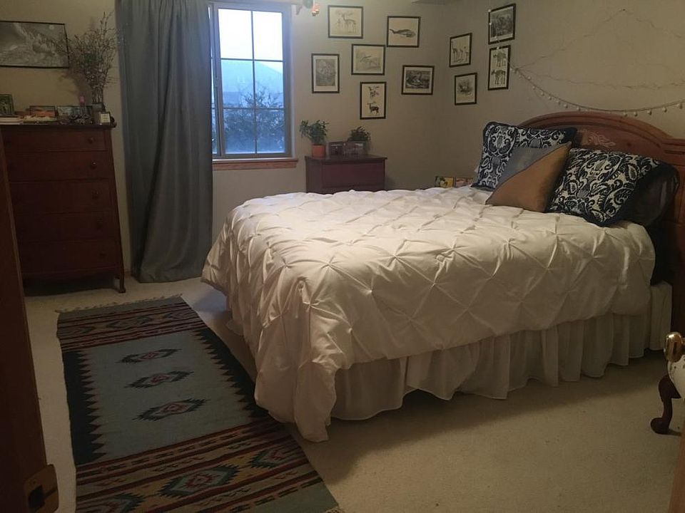 master bedroom with ceiling fan