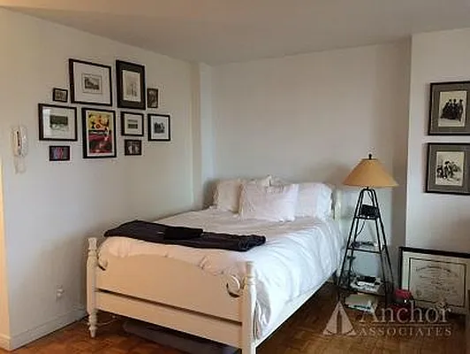 Rented by Anchor Associates | media 24