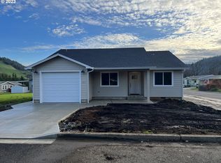 260 Mathews Dr, Myrtle Creek, OR 97457