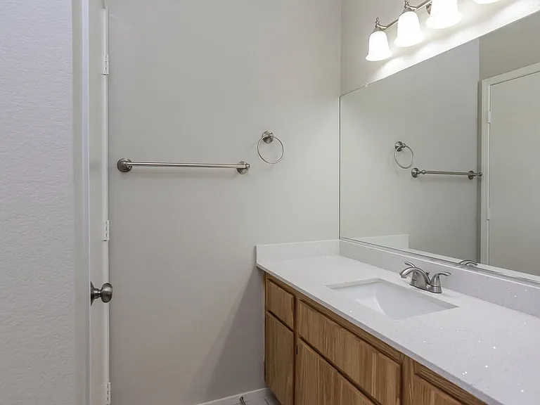 3020 Honeysuckle Ave — Photo 10