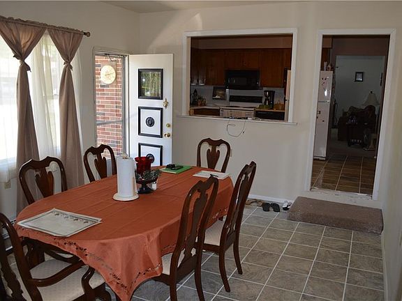 3rd image of 327 Lavina Ave