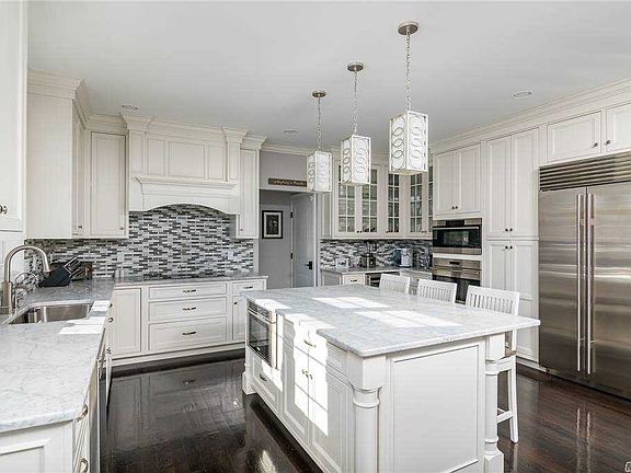 4th image of 146 Southwood Cir
