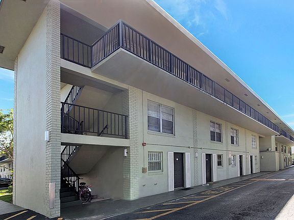 Top floor corner - private 