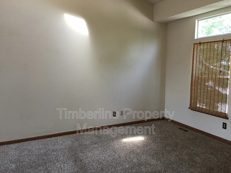 4 bed, 2.0 bath, 2000 sqft, $2,300 — Photo 3