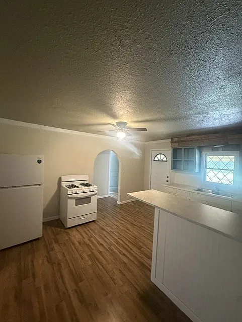 1401 East Henrietta Avenue - 1 — Photo 2
