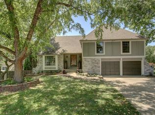 10672 Walmer Ln, Overland Park, KS 66212
