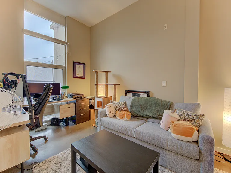 404 King St W #607 — Photo 6