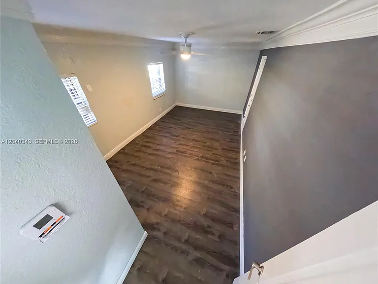 2218 N Harding St — Photo 35