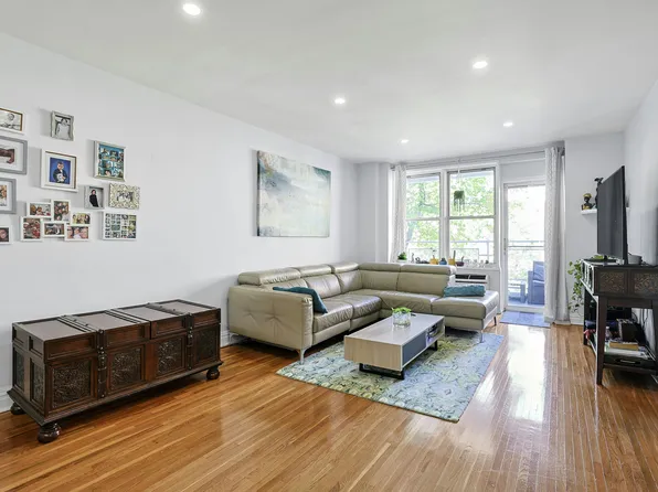 601 Kappock Street image 3 of 18