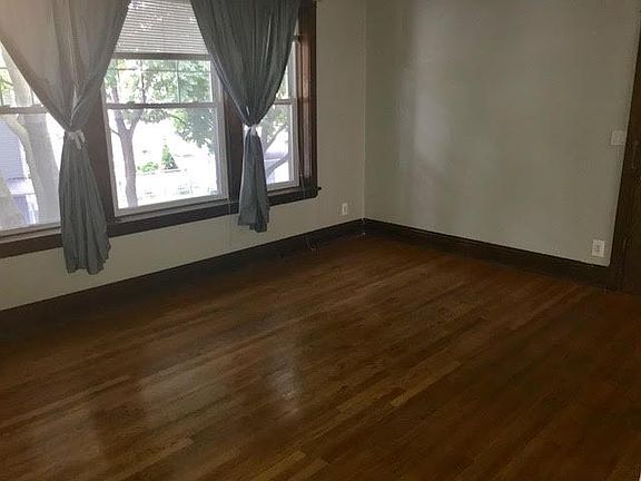 4th image of 2242 W Berteau Ave #2
