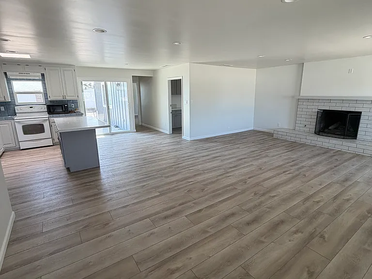 4188 Constellation Rd — Photo 4
