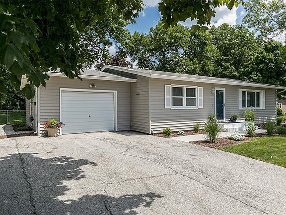 3rd image of 2610 Bradford Dr